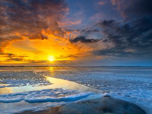 Preview wallpaper sun, horizon, ice, stone