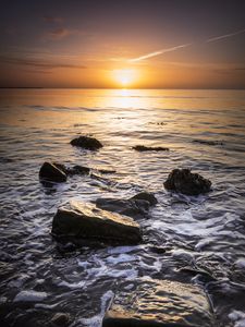 Preview wallpaper sun, horizon, rocks, glare