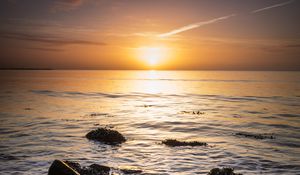 Preview wallpaper sun, horizon, rocks, glare
