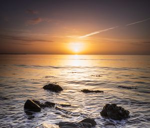 Preview wallpaper sun, horizon, rocks, glare