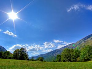 Preview wallpaper sun, light, beams, meadow, glade, summer, day