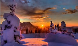 Preview wallpaper sun, mountains, clouds, snowdrifts, fur-trees, winter