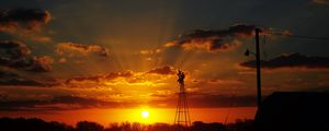 Preview wallpaper sun, rays, clouds, sky, sunset, dark, landscape