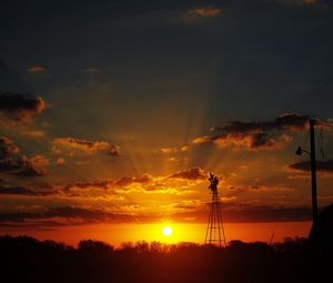 Preview wallpaper sun, rays, clouds, sky, sunset, dark, landscape