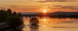 Preview wallpaper sun, rays, sunset, water, bridge