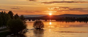 Preview wallpaper sun, rays, sunset, water, bridge