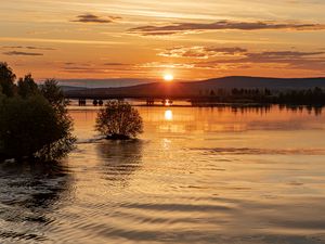 Preview wallpaper sun, rays, sunset, water, bridge