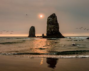 Preview wallpaper sun, rocks, beach, sunset