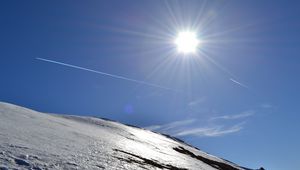 Preview wallpaper sun, sky, trace, line, slope, snow, shine