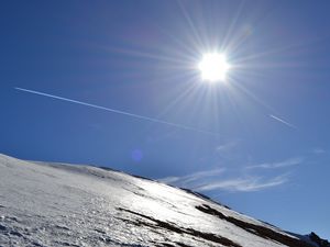 Preview wallpaper sun, sky, trace, line, slope, snow, shine