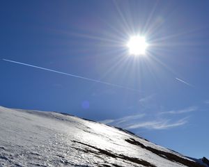 Preview wallpaper sun, sky, trace, line, slope, snow, shine