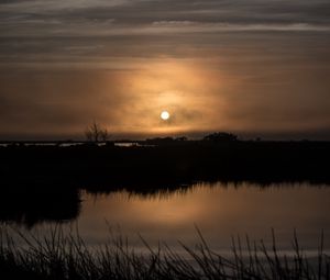 Preview wallpaper sun, sunset, grass, horizon
