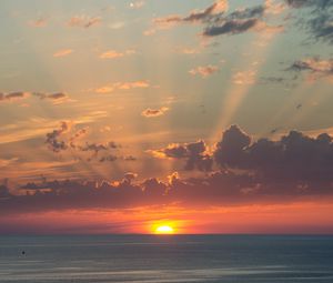 Preview wallpaper sun, sunset, horizon, sea, clouds