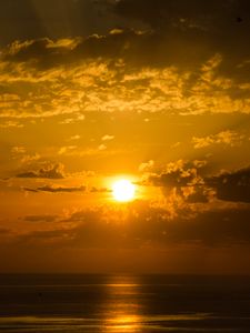 Preview wallpaper sun, sunset, horizon, sea, glare