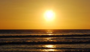 Preview wallpaper sun, sunset, horizon, sea, sand