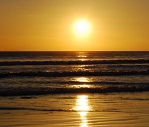 Preview wallpaper sun, sunset, horizon, sea, sand