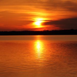 Preview wallpaper sun, sunset, lake, reflection, horizon, dark