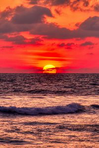 Preview wallpaper sun, sunset, ocean, water, waves