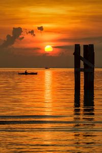 Preview wallpaper sun, sunset, sea, boats, pier