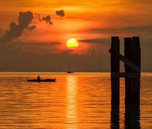 Preview wallpaper sun, sunset, sea, boats, pier