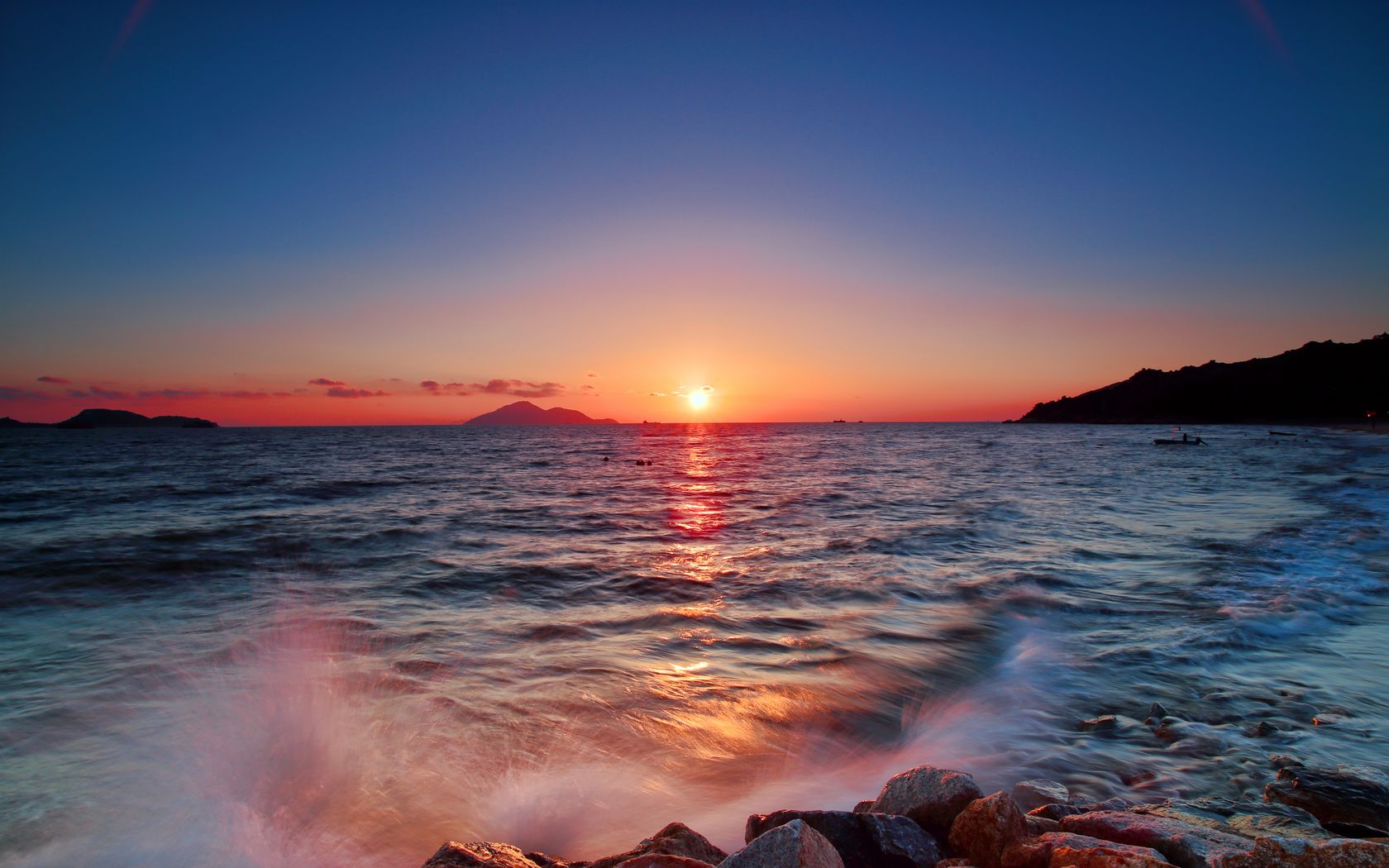Download wallpaper 1680x1050 sun, sunset, sea, waves, water, landscape ...