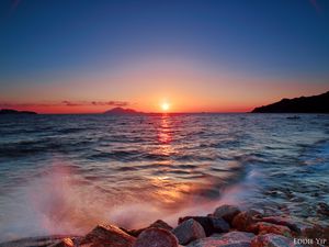Preview wallpaper sun, sunset, sea, waves, water, landscape
