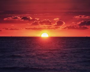 Preview wallpaper sun, sunset, sea, horizon, clouds, waves