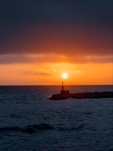 Preview wallpaper sun, sunset, waves, stones, construction