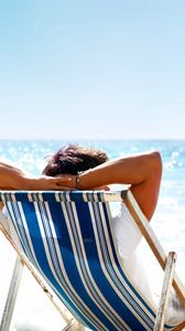 Preview wallpaper sunbeds, couple, sun, beach, sea, sand