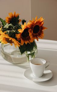 Preview wallpaper sunflowers, bouquet, cup, vase, table