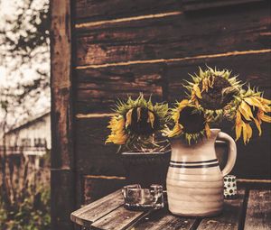 Preview wallpaper sunflowers, vase, flowers