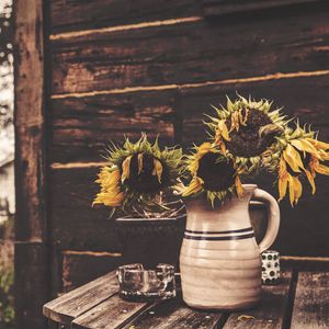 Preview wallpaper sunflowers, vase, flowers