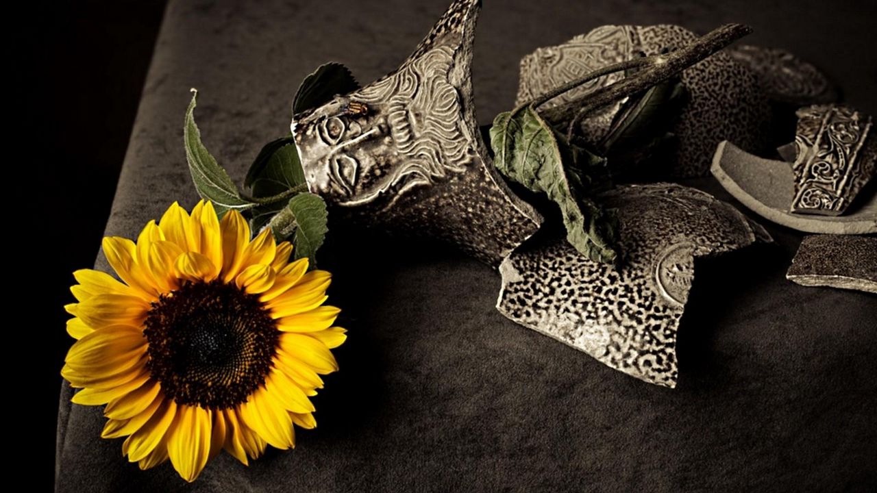 Wallpaper sunflowers, vase, fragments
