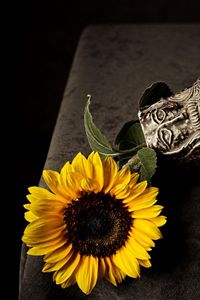 Preview wallpaper sunflowers, vase, fragments