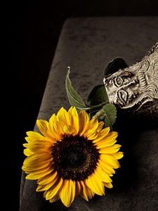 Preview wallpaper sunflowers, vase, fragments