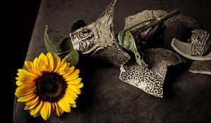 Preview wallpaper sunflowers, vase, fragments