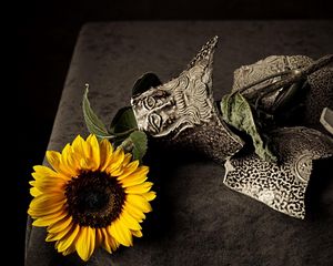 Preview wallpaper sunflowers, vase, fragments