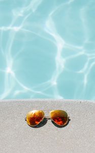 Preview wallpaper sunglasses, glasses, pool, water