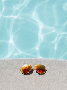 Preview wallpaper sunglasses, glasses, pool, water