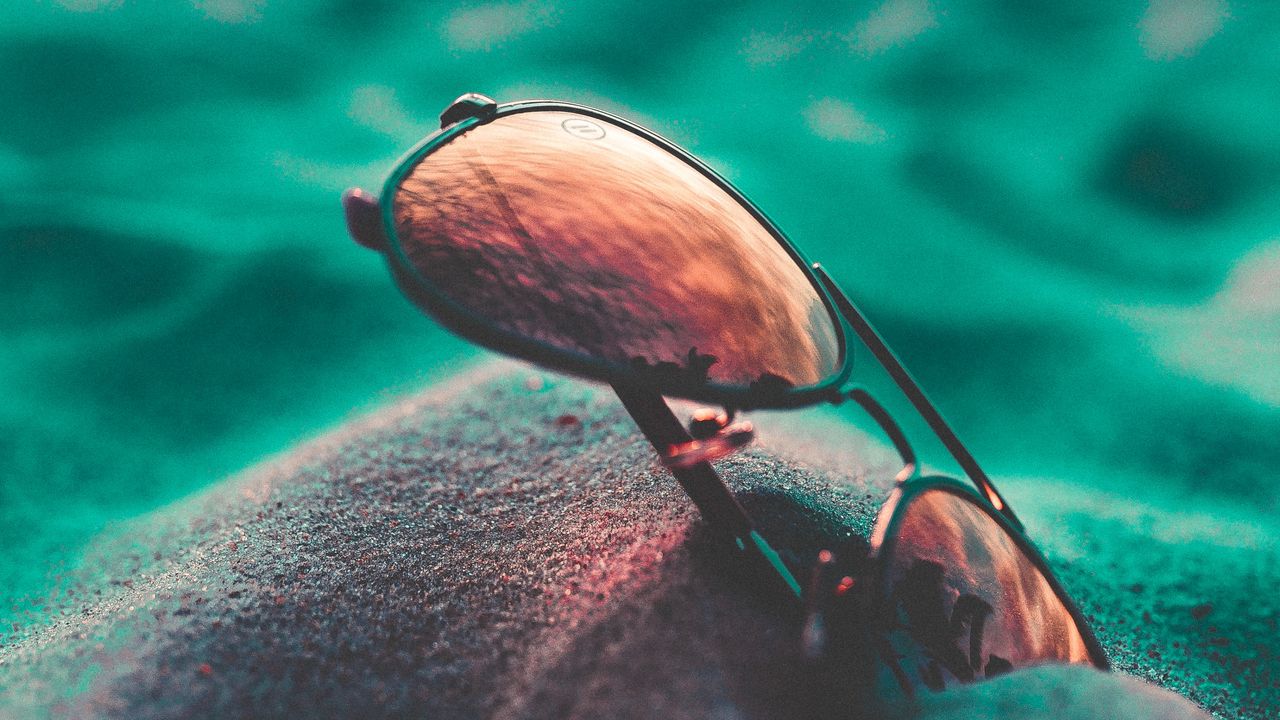 Wallpaper sunglasses, sand, close-up, blurred