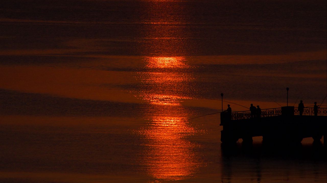 Wallpaper sunrise, sun, silhouettes, fishermen, sea