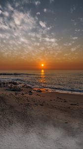 Preview wallpaper sunset, beach, coast, glare