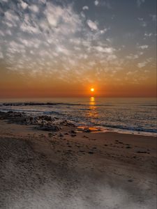 Preview wallpaper sunset, beach, coast, glare