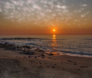 Preview wallpaper sunset, beach, coast, glare