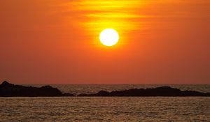 Preview wallpaper sunset, beach, sea, waves, dusk