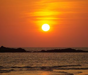 Preview wallpaper sunset, beach, sea, waves, dusk