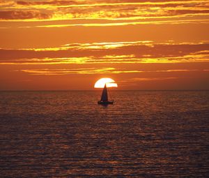 Preview wallpaper sunset, boat, sea, sun, waves, dusk
