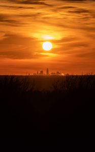 Preview wallpaper sunset, city, sun, sky, cleveland, ohio, usa