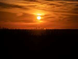 Preview wallpaper sunset, city, sun, sky, cleveland, ohio, usa