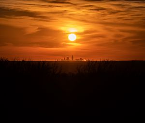 Preview wallpaper sunset, city, sun, sky, cleveland, ohio, usa